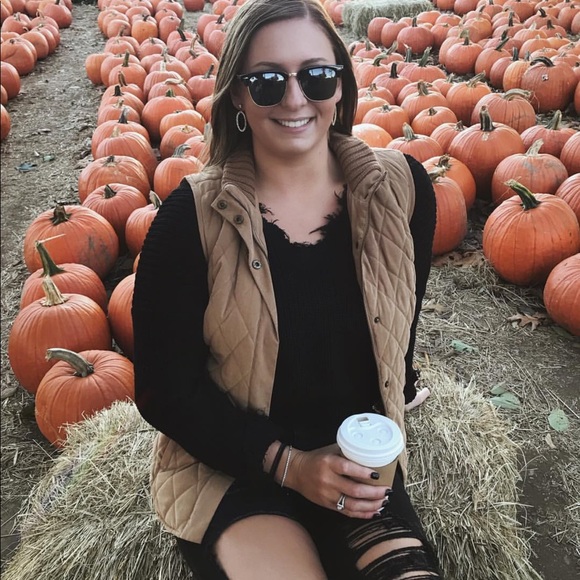 ABOUT ME 🖤 - Victoria - Instagram: _toritucker ⭐️ - Picture 5 of 11